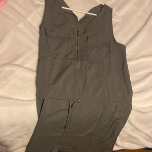 Selling for 5 dollars never been warn